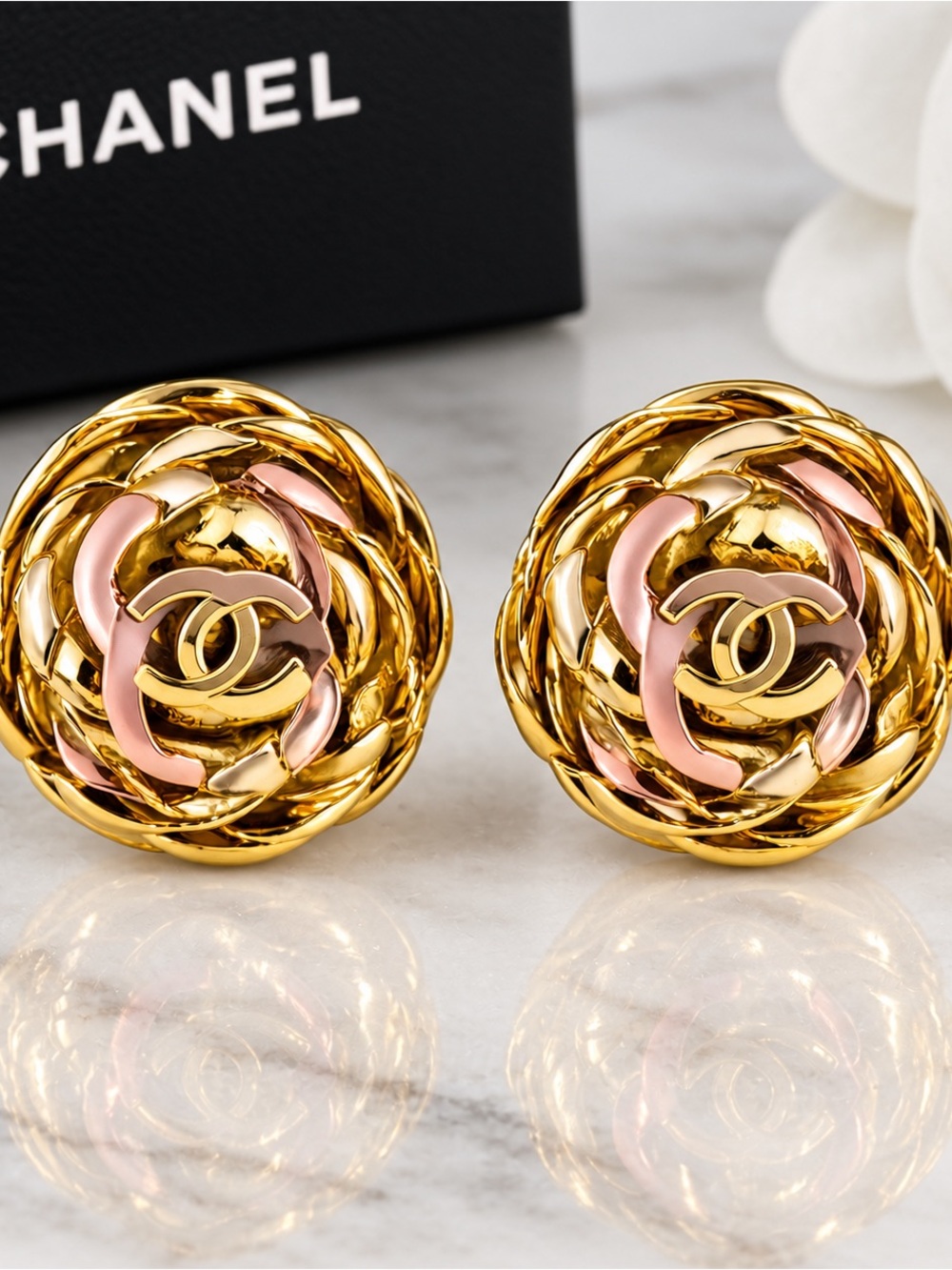 Vintage CHANEL 1997 97P Gold Matelasse Quilted CC Button Clip On Earrings Auth